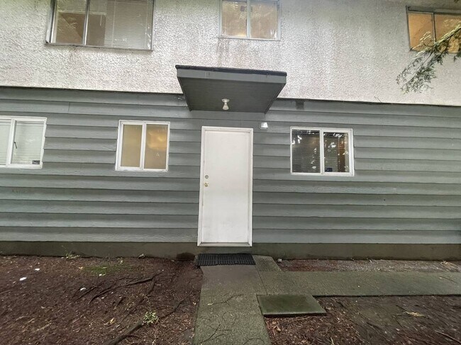 Building Photo - 5015 Willingdon Ave