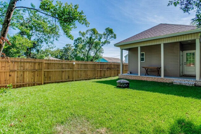 Foto del edificio - 410 N C St