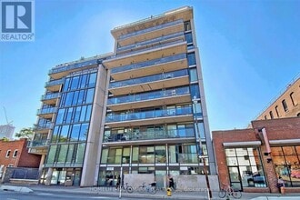 Building Photo - 461 Adelaide St W