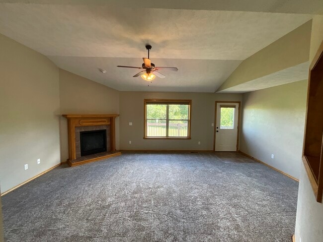 Building Photo - 740 Jefferson Ct