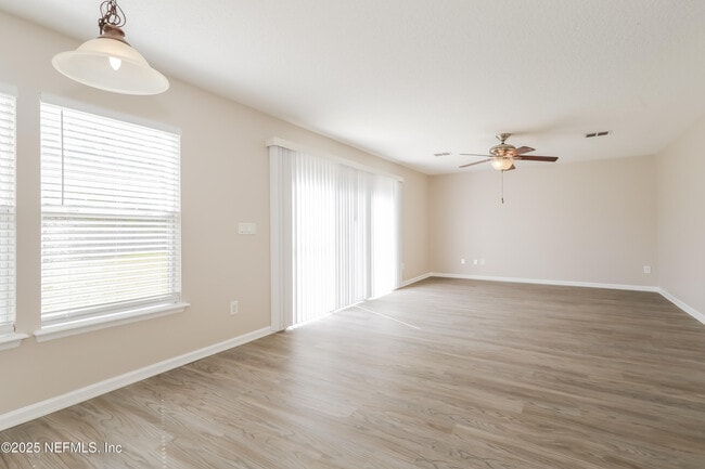 Foto del edificio - 683 Southland Ln