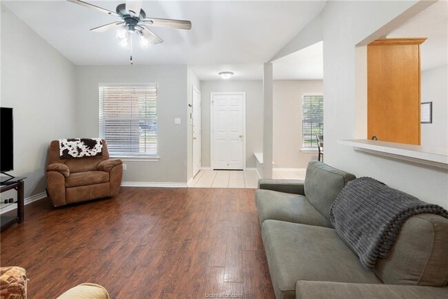 Building Photo - 3611 Oldenburg Ct