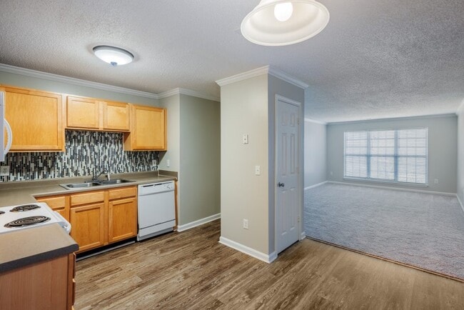 Building Photo - Century Oaks on College