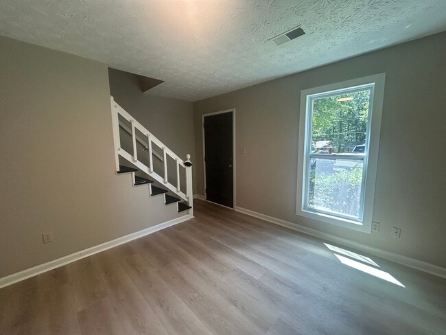 Building Photo - 115C Meadowbrook Ct: 2BD, 1.5BA Duplex loc...