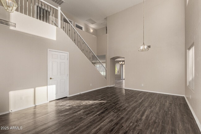 Building Photo - 3545 E Crescent Way