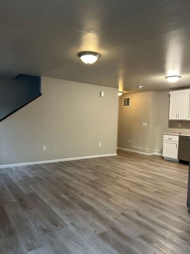 Foto del edificio - 3-Bed, 2-Bath Townhomes Near Downtown Fargo – Sewer, Garbage, Lawn & Snow Included!