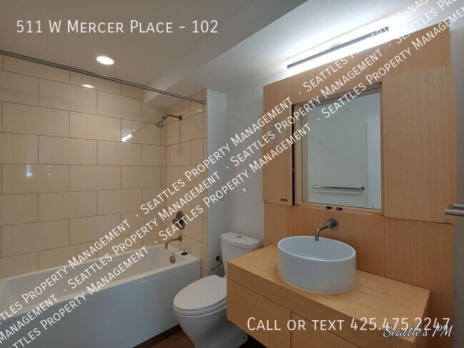 Building Photo - Spectacular 2 bedroom 2 bath in Lower Quee...