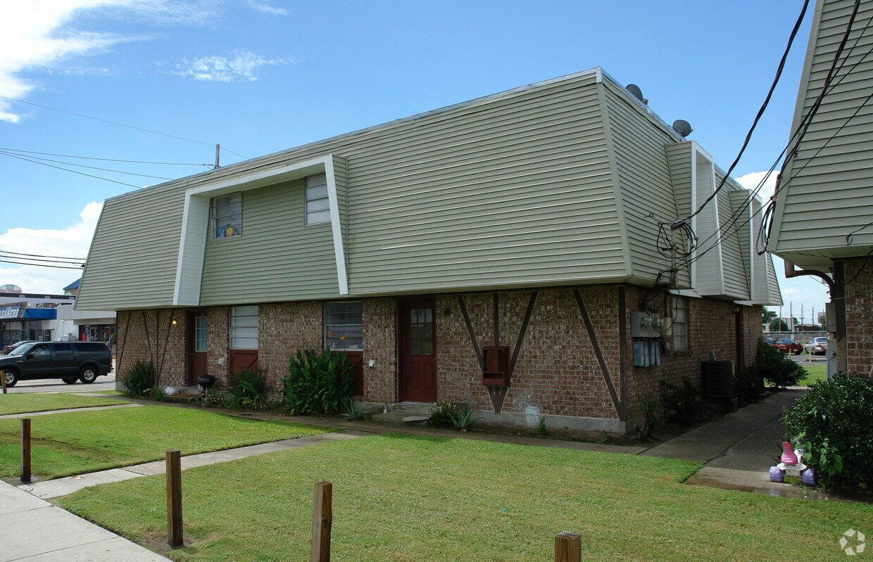 Building Photo - 3700 W Esplanade Ave