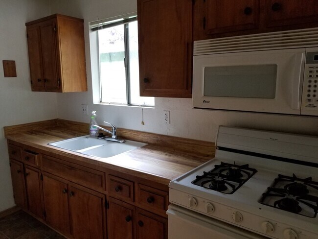 Foto del edificio - 2 bedroom with 1 bath