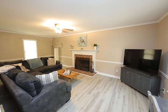 Building Photo - Charming 3-Bedroom North Raleigh Home