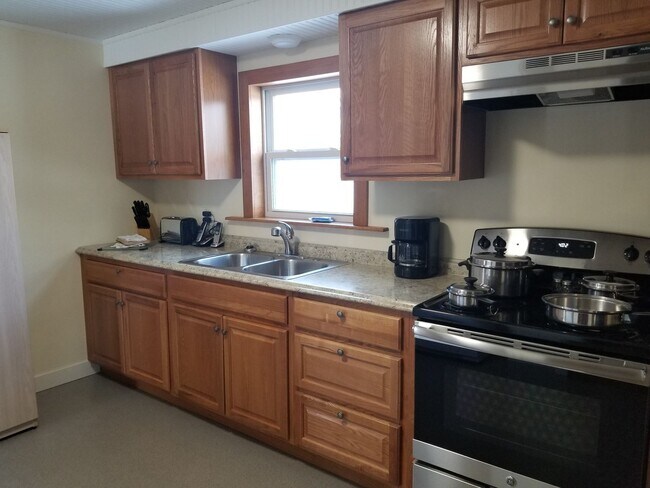 Foto del edificio - Spacious 4 Bedroom 2 Bath
