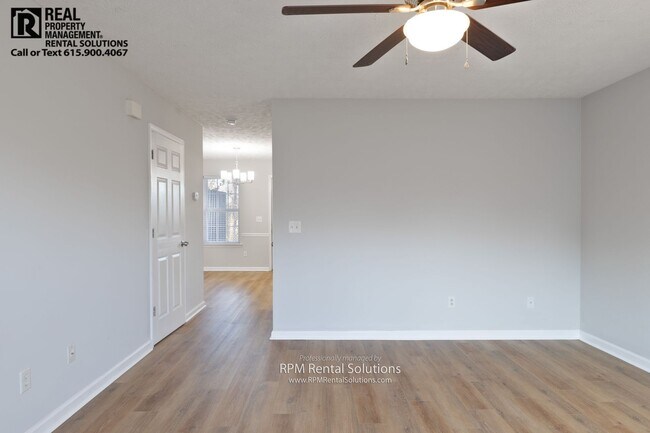 Foto del edificio - Modern 2BR Townhome Near MTSU, Washer & Dryer Included