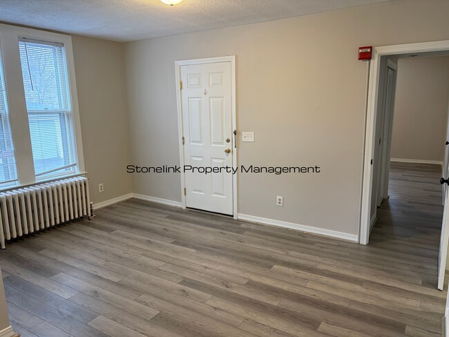 Foto del edificio - 66 Hamlet Ave