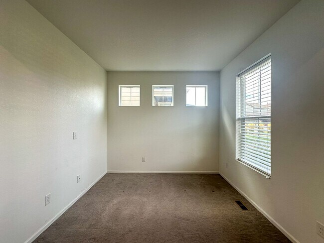 Building Photo - Senderos Creek 3bd paired home