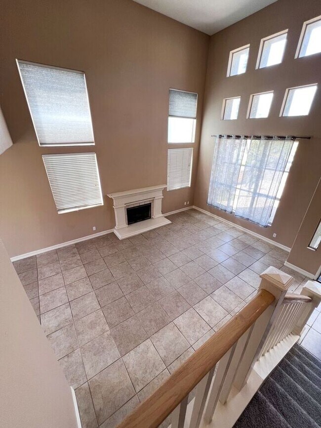 Building Photo - 4 Bed/2.5 Bath Home for Rent in Vista!