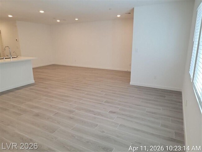 Foto del edificio - Spacious Henderson Townhome with Balconies and Resort Amenities
