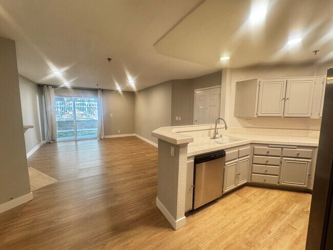 Foto del edificio - Oak Park updated 1 Bedroom with mountain views
