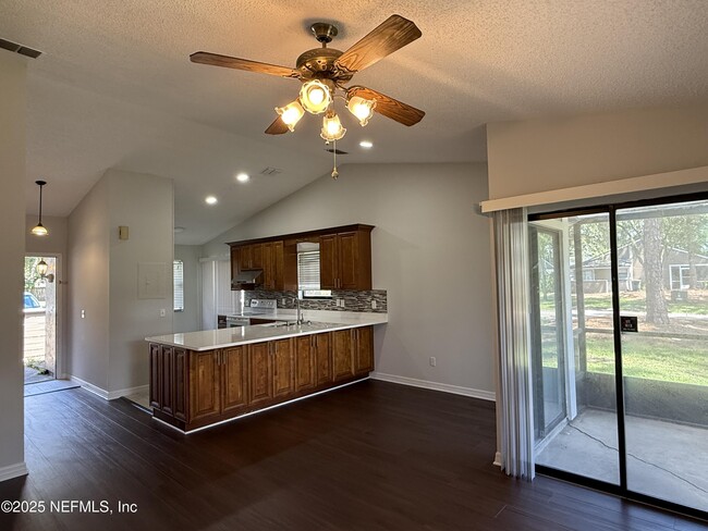 Foto del edificio - 8348 Westover Ct