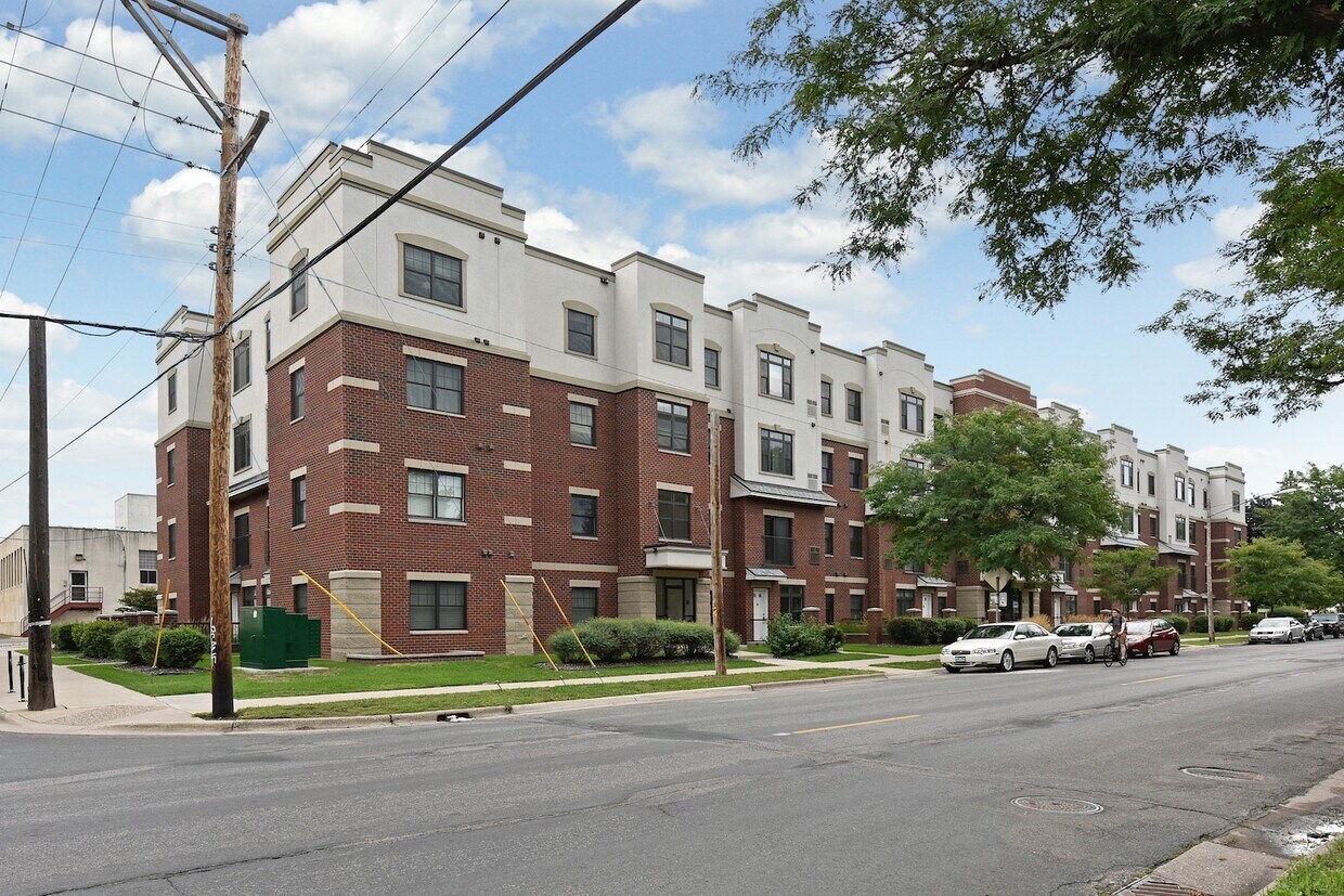 Foto principal - 619 8th St SE