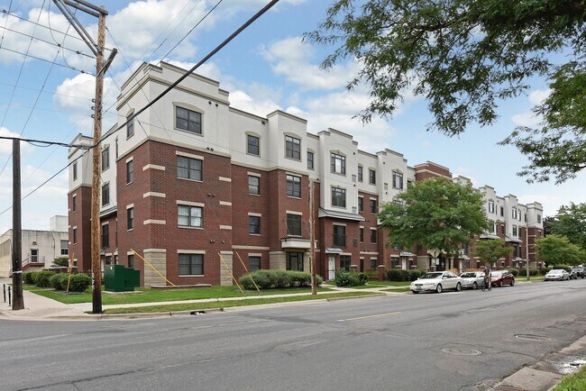 Building Photo - 619 8th St SE