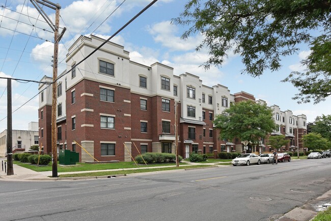 Building Photo - 619 8th St SE