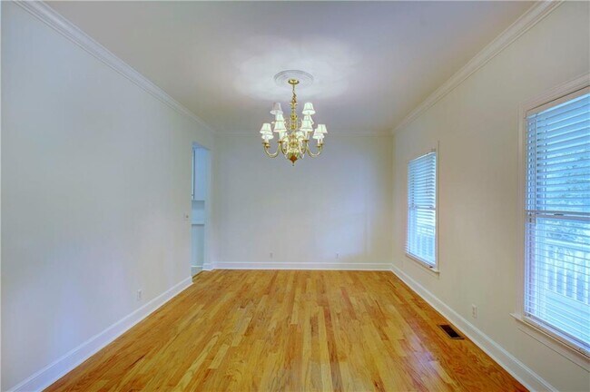 Building Photo - 112 Newfield St