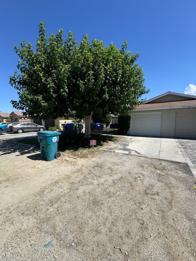 Building Photo - Beautiful Home in the Heart of Cathedral City
