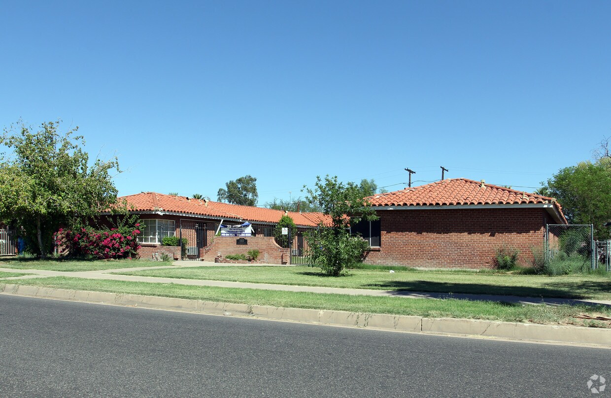 Primary Photo - 1322 W Roosevelt St