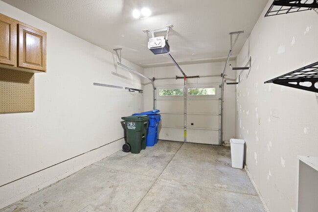 Building Photo - 190 Rivers Edge Dr