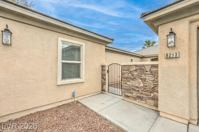 Foto del edificio - 8213 Bay Dunes St