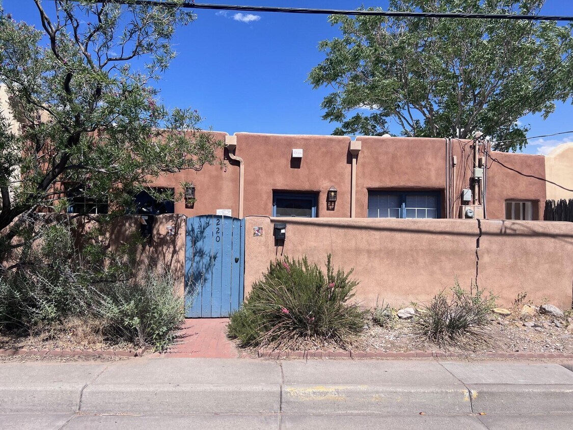 Primary Photo - 220 San Pasquale Ave NW