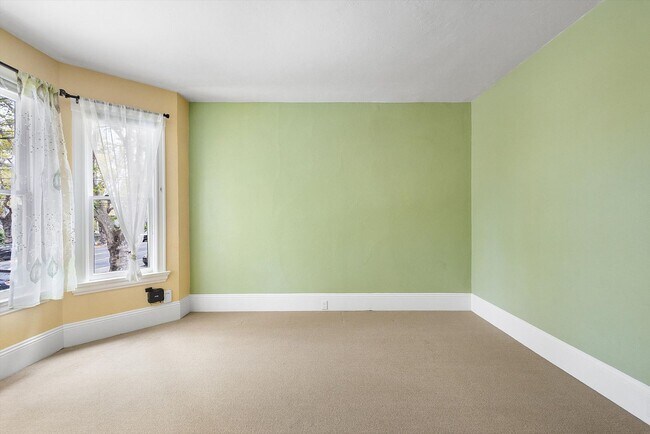 Foto del edificio - 1044 1/2 Central Ave-LU-