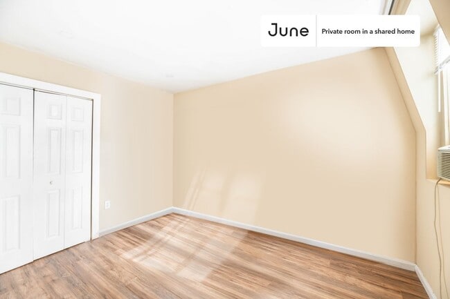 Building Photo - Room in Shared 8 bed/3.5 bath home