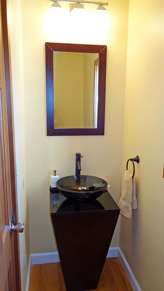 Foto del edificio - 33 River Front Dr