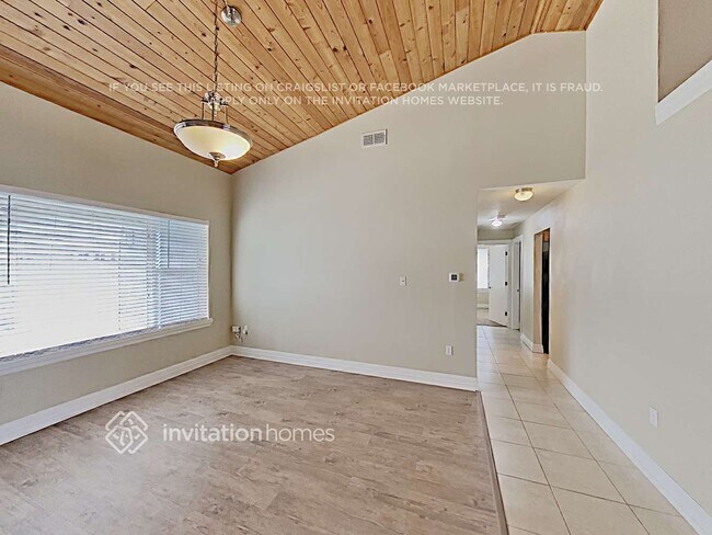 Foto del edificio - 10613 Lakeshore Dr