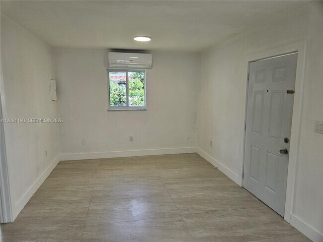 Building Photo - 9415 SW 38th St