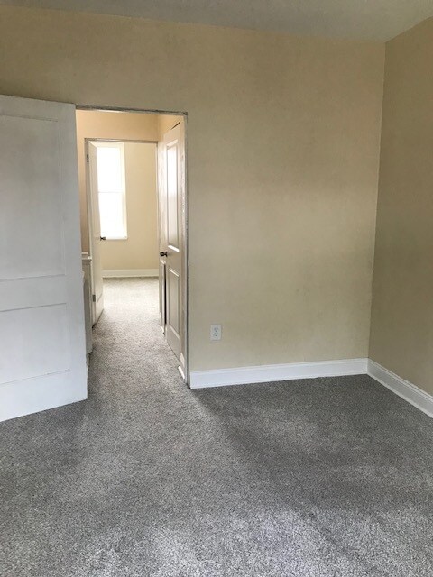 Building Photo - 524 Farnsworth St