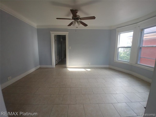 Building Photo - 645 Gladstone Ave