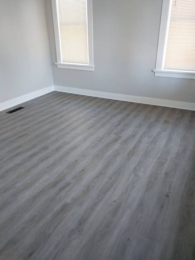 Building Photo - Fully Renovated 2 Bedroom 1 Bath | Midtown...