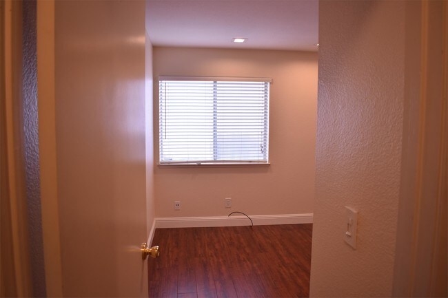 Building Photo - 424 Canyon Creek Dr