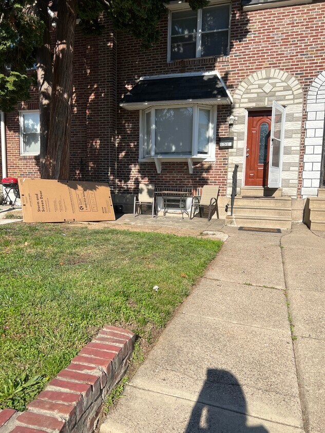 Primary Photo - 1515 Benner St