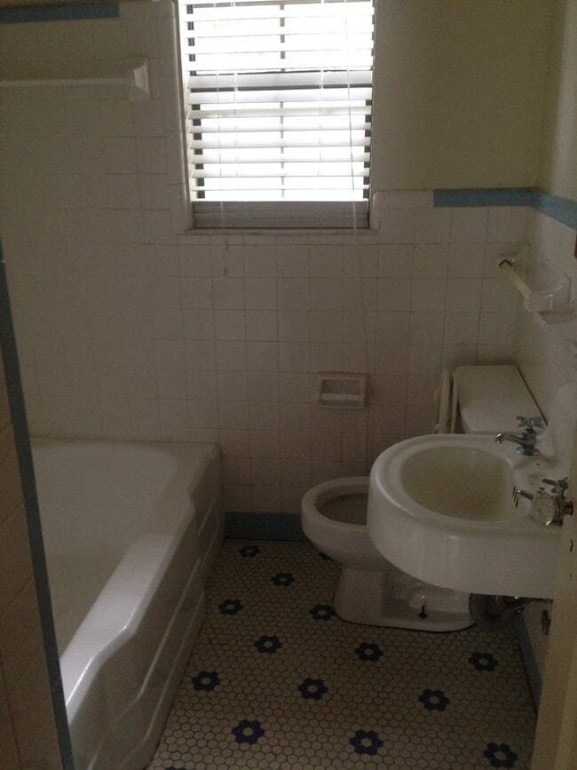 Foto del edificio - 1 bedroom 1 bath downtown location