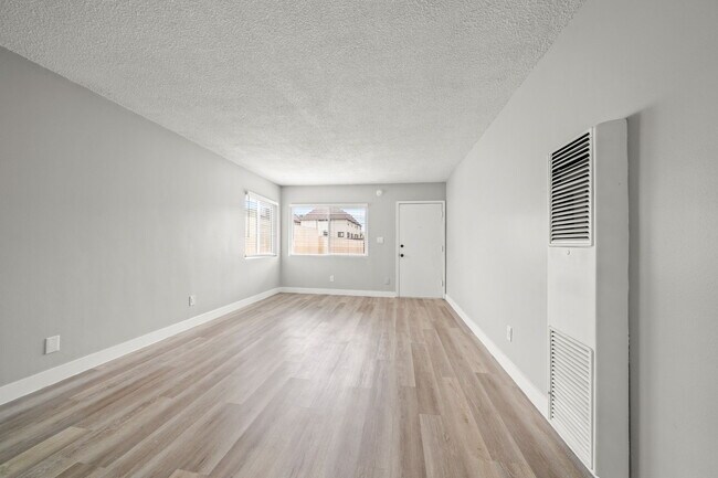 Foto del edificio - 835-845 Glenway Dr.