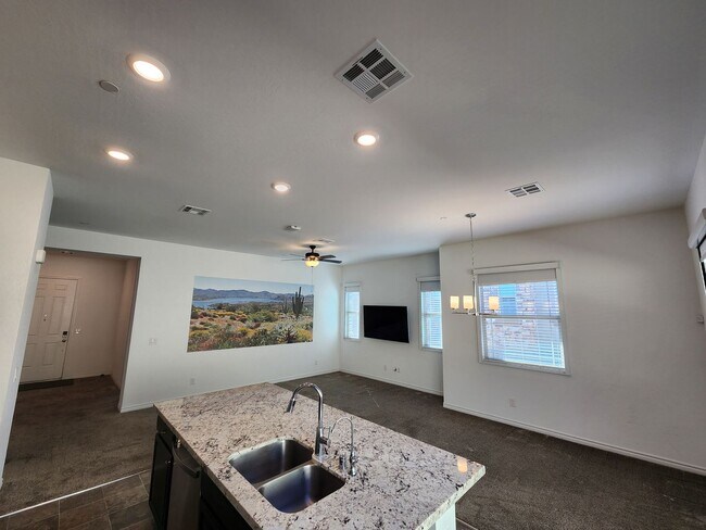 Foto del edificio - Guard-Gated Cadence | 2 Bed Single-Story Home in 55+ Community | WiFi Included