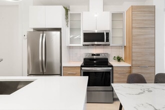 Building Photo - 1265 Rue Saint-André