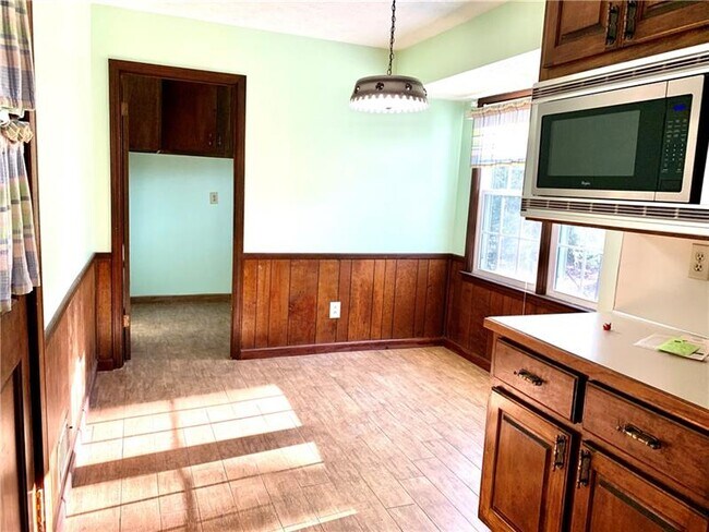 Building Photo - 411 Little John Dr NW