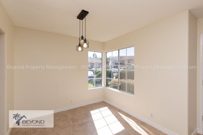 Building Photo - 1683 Manzana Way
