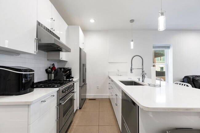 Foto del edificio - 714 E 5th St