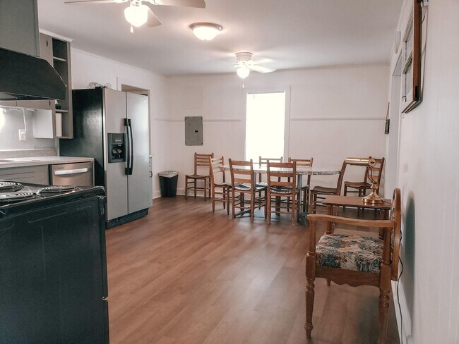 Kitchen - 609 Marietta St