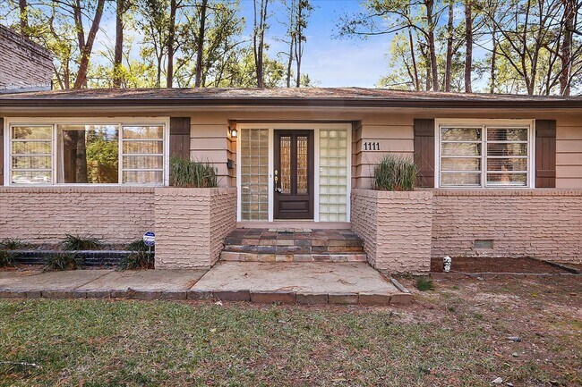 Building Photo - 1111 Meadowbrook Rd